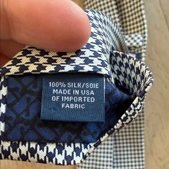 vineyard vines Houndstooth Tie - Picture 4 of 4